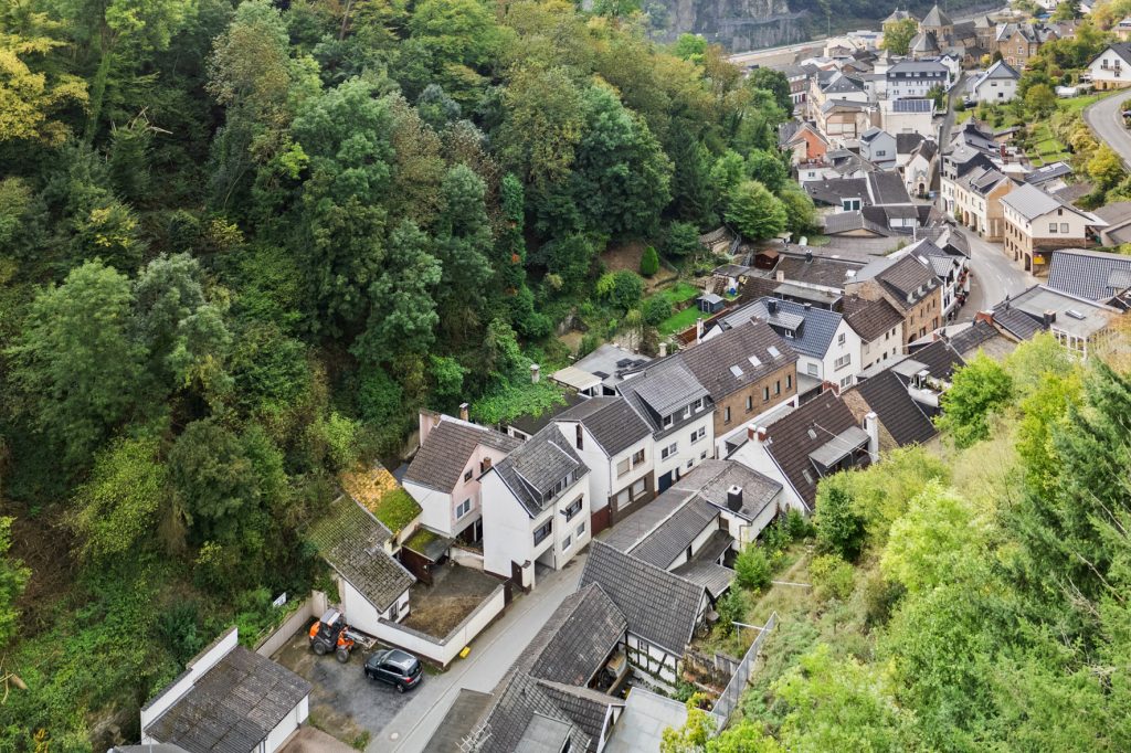 Gütelhöfer Immobilien - Immobilienangebot - Altenahr - Alle - *NEUER PREIS!* Multifunktionales teilsaniertes Einfamilienhaus mit Potenzial u. Stellplatzgrundstück