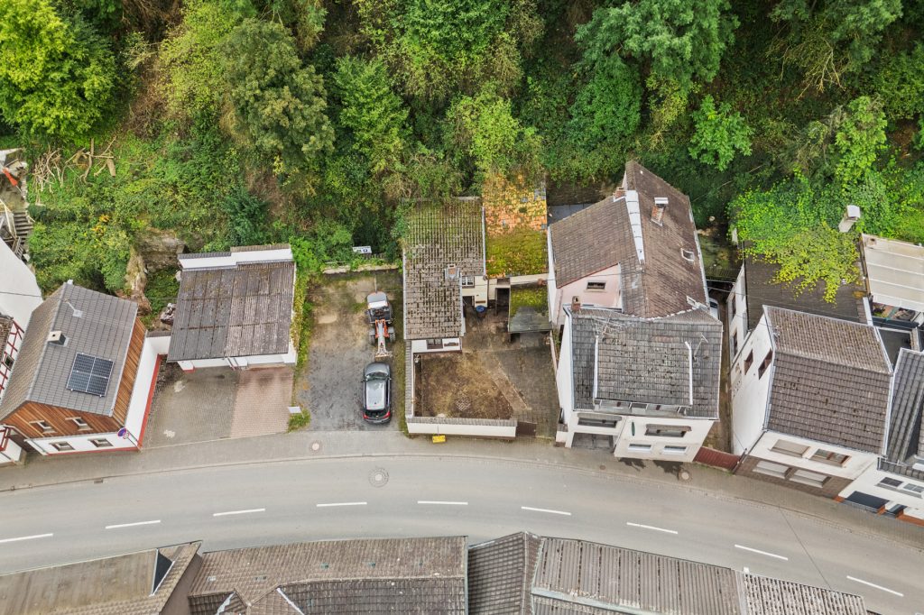Gütelhöfer Immobilien - Immobilienangebot - Altenahr - Alle - *NEUER PREIS!* Multifunktionales teilsaniertes Einfamilienhaus mit Potenzial u. Stellplatzgrundstück