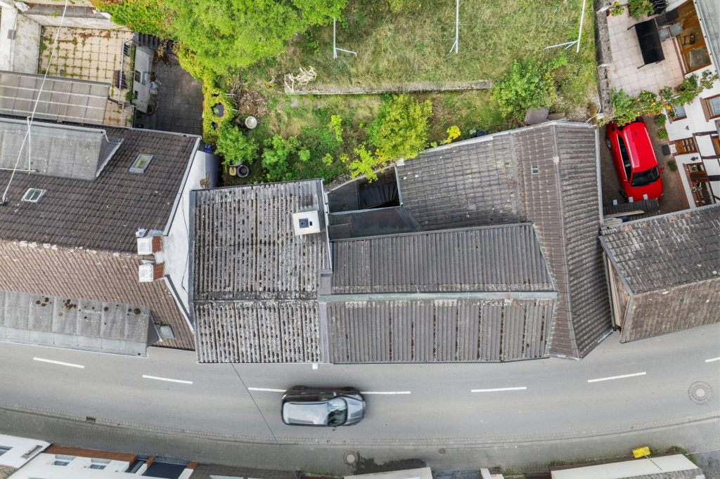 Gütelhöfer Immobilien - Immobilienangebot - Altenahr - Alle - *NEUER PREIS!* Multifunktionales teilsaniertes Einfamilienhaus mit Potenzial u. Stellplatzgrundstück