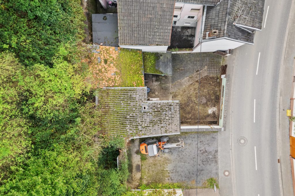 Gütelhöfer Immobilien - Immobilienangebot - Altenahr - Alle - *NEUER PREIS!* Multifunktionales teilsaniertes Einfamilienhaus mit Potenzial u. Stellplatzgrundstück