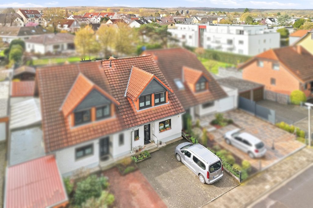 Gütelhöfer Immobilien - Immobilienangebot - Rheinbach - Alle - Solide vermietetes Reihenmittelhaus mit Garten, Terrasse und zwei Stellplätzen in Rheinbach / Stadt
