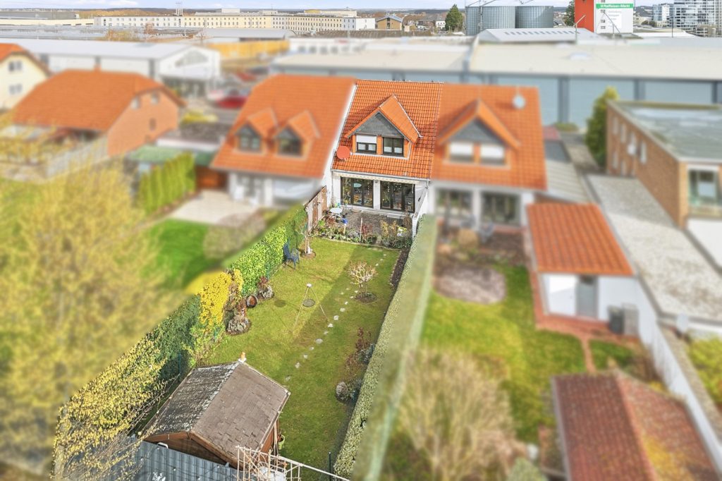 Gütelhöfer Immobilien - Immobilienangebot - Rheinbach - Alle - Solide vermietetes Reihenmittelhaus mit Garten, Terrasse und zwei Stellplätzen in Rheinbach / Stadt