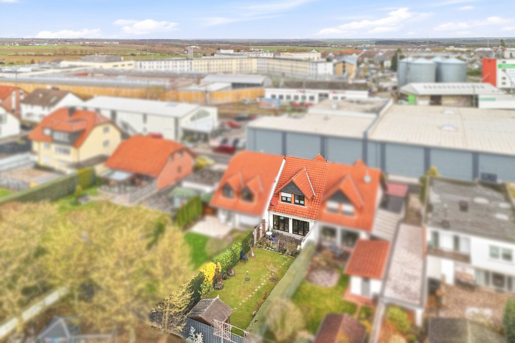 Gütelhöfer Immobilien - Immobilienangebot - Rheinbach - Alle - Solide vermietetes Reihenmittelhaus mit Garten, Terrasse und zwei Stellplätzen in Rheinbach / Stadt