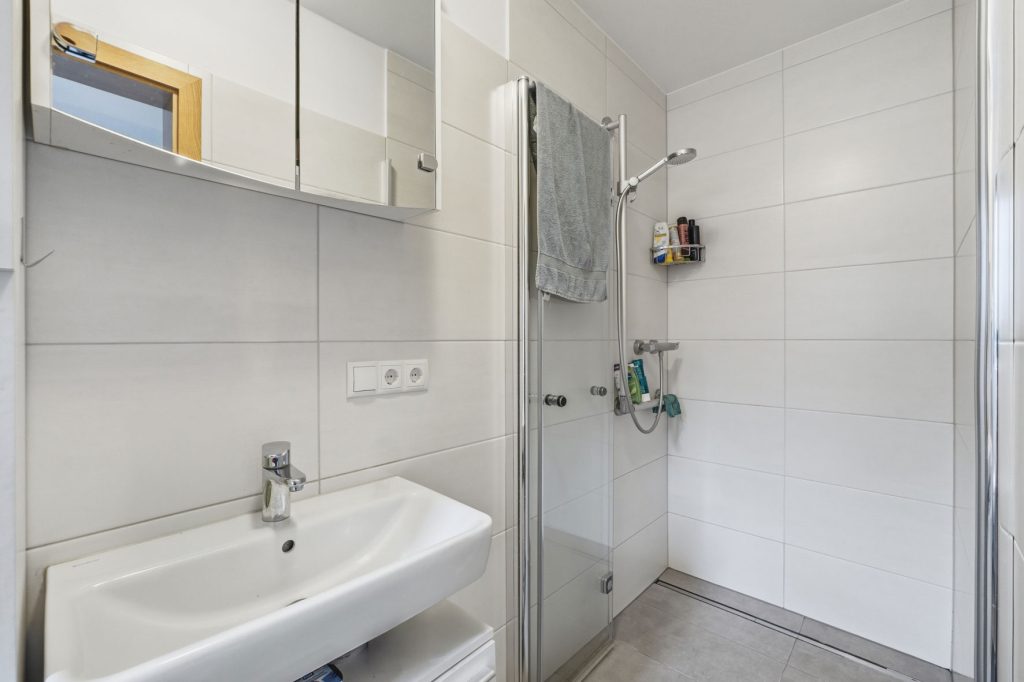 Gütelhöfer Immobilien - Immobilienangebot - Rheinbach - Alle - Solide vermietetes Reihenmittelhaus mit Garten, Terrasse und zwei Stellplätzen in Rheinbach / Stadt