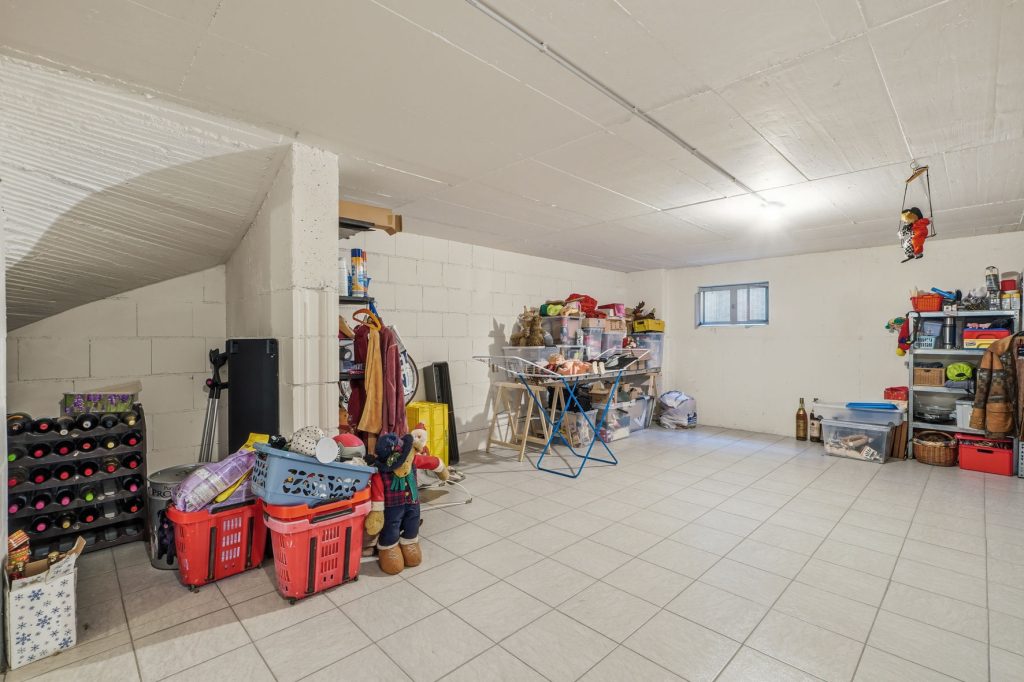 Gütelhöfer Immobilien - Immobilienangebot - Rheinbach - Alle - Solide vermietetes Reihenmittelhaus mit Garten, Terrasse und zwei Stellplätzen in Rheinbach / Stadt