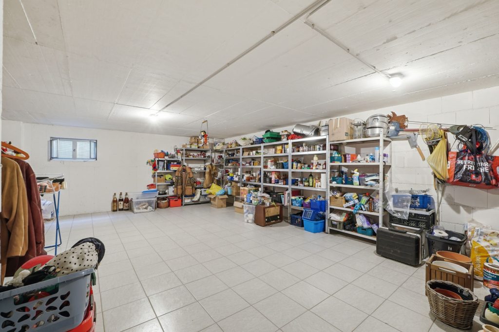 Gütelhöfer Immobilien - Immobilienangebot - Rheinbach - Alle - Solide vermietetes Reihenmittelhaus mit Garten, Terrasse und zwei Stellplätzen in Rheinbach / Stadt