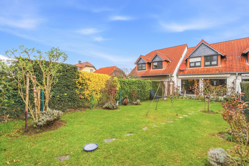 Gütelhöfer Immobilien - Immobilienangebot - Rheinbach - Alle - Solide vermietetes Reihenmittelhaus mit Garten, Terrasse und zwei Stellplätzen in Rheinbach / Stadt