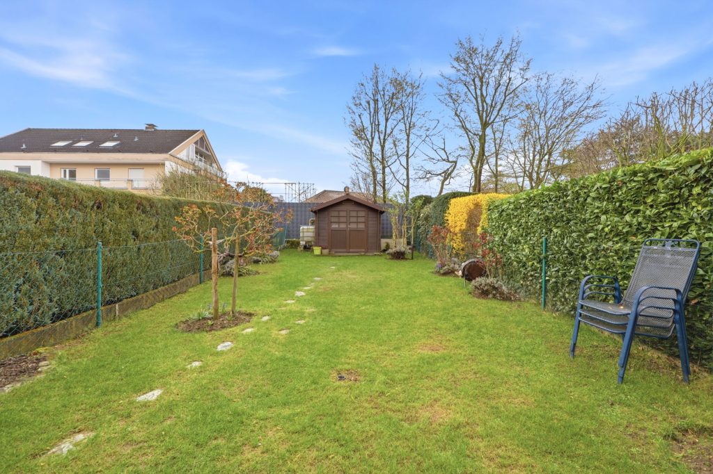 Gütelhöfer Immobilien - Immobilienangebot - Rheinbach - Alle - Solide vermietetes Reihenmittelhaus mit Garten, Terrasse und zwei Stellplätzen in Rheinbach / Stadt