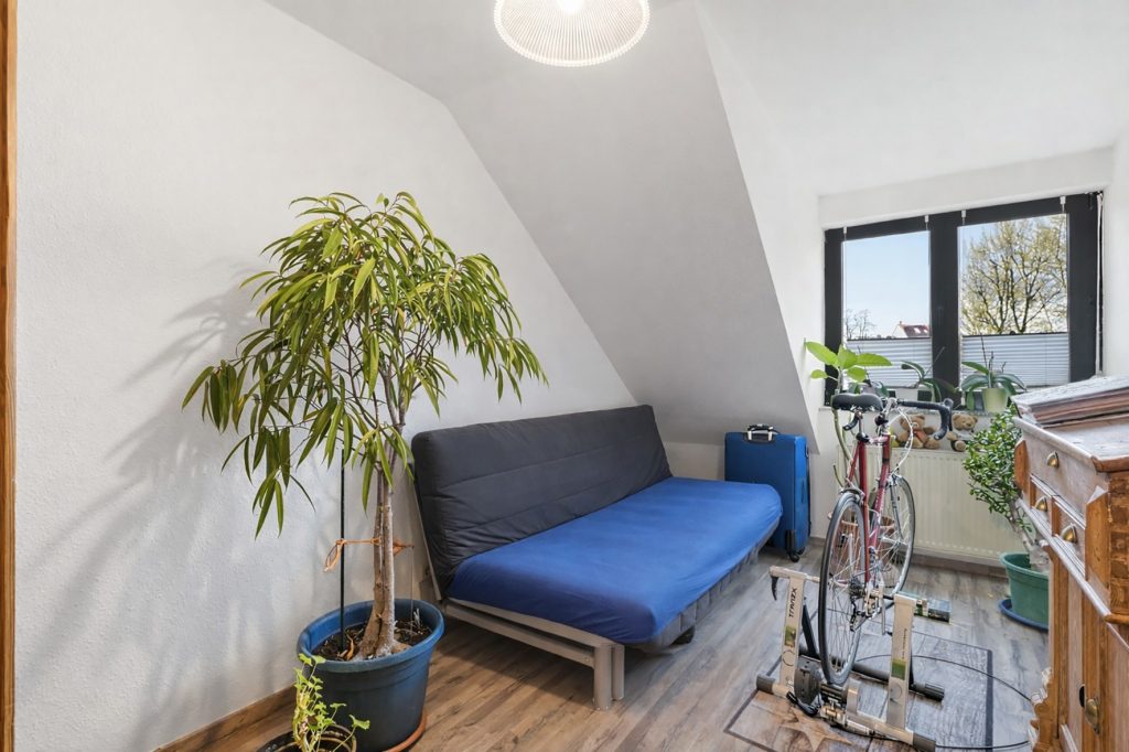 Gütelhöfer Immobilien - Immobilienangebot - Rheinbach - Alle - Solide vermietetes Reihenmittelhaus mit Garten, Terrasse und zwei Stellplätzen in Rheinbach / Stadt
