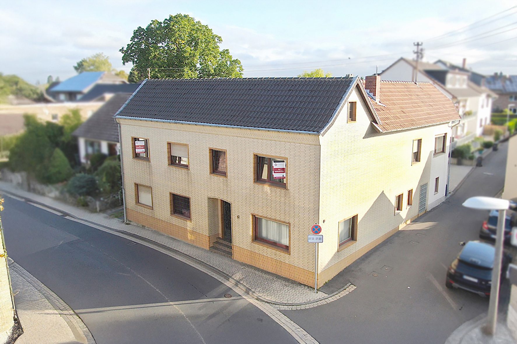 Gütelhöfer Immobilien - Immobilienangebot - Rheinbach / Flerzheim - Alle - Viel Platz gewünscht? Solides Einfamilienhaus mit Innenhof, Balkon, Wintergarten und Garage