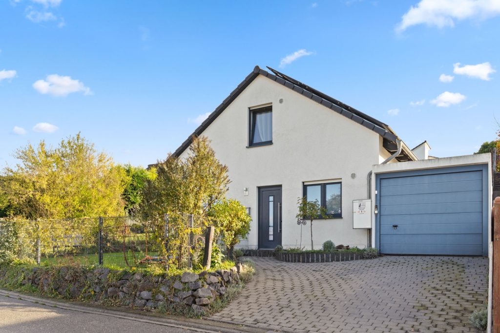 Gütelhöfer Immobilien - Immobilienangebot - Swisttal / Heimerzheim - Alle - NEUER PREIS! Energieeffizientes KfW-55-Haus mit Garage, Einbauküche, Sauna und Pool in Heimerzheim