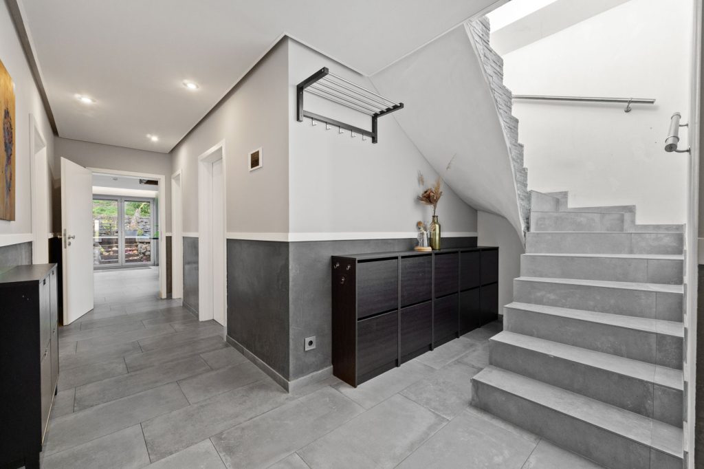 Gütelhöfer Immobilien - Immobilienangebot - Swisttal / Heimerzheim - Alle - NEUER PREIS! Energieeffizientes KfW-55-Haus mit Garage, Einbauküche, Sauna und Pool in Heimerzheim