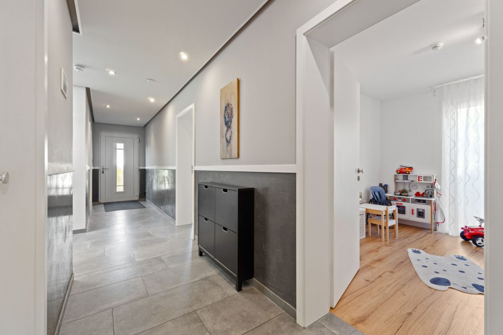 Gütelhöfer Immobilien - Immobilienangebot - Swisttal / Heimerzheim - Alle - NEUER PREIS! Energieeffizientes KfW-55-Haus mit Garage, Einbauküche, Sauna und Pool in Heimerzheim