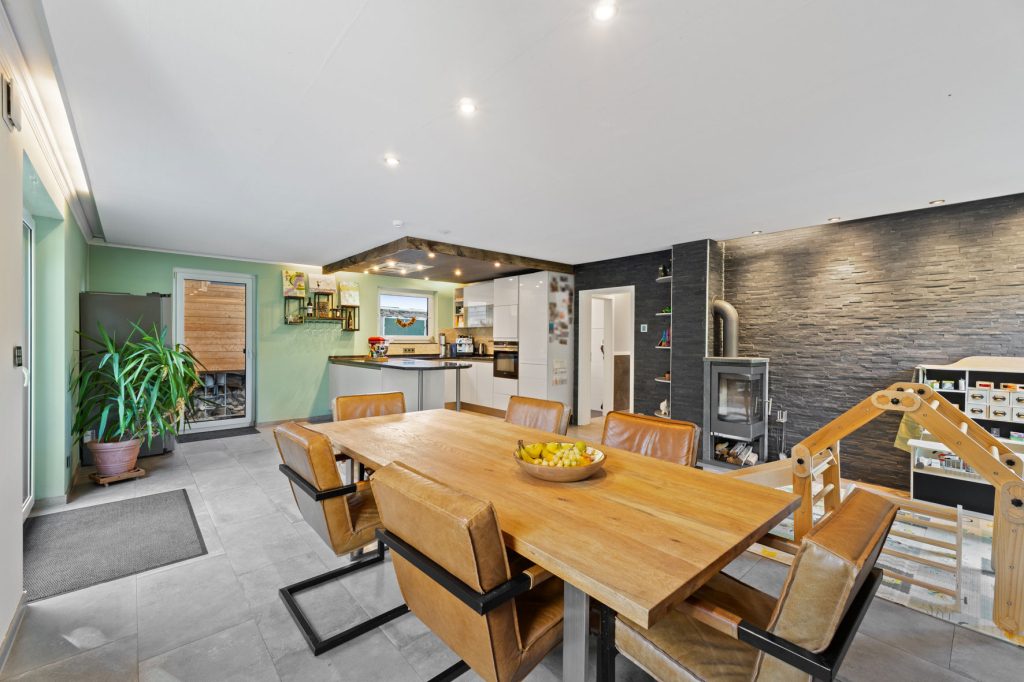 Gütelhöfer Immobilien - Immobilienangebot - Swisttal / Heimerzheim - Alle - NEUER PREIS! Energieeffizientes KfW-55-Haus mit Garage, Einbauküche, Sauna und Pool in Heimerzheim