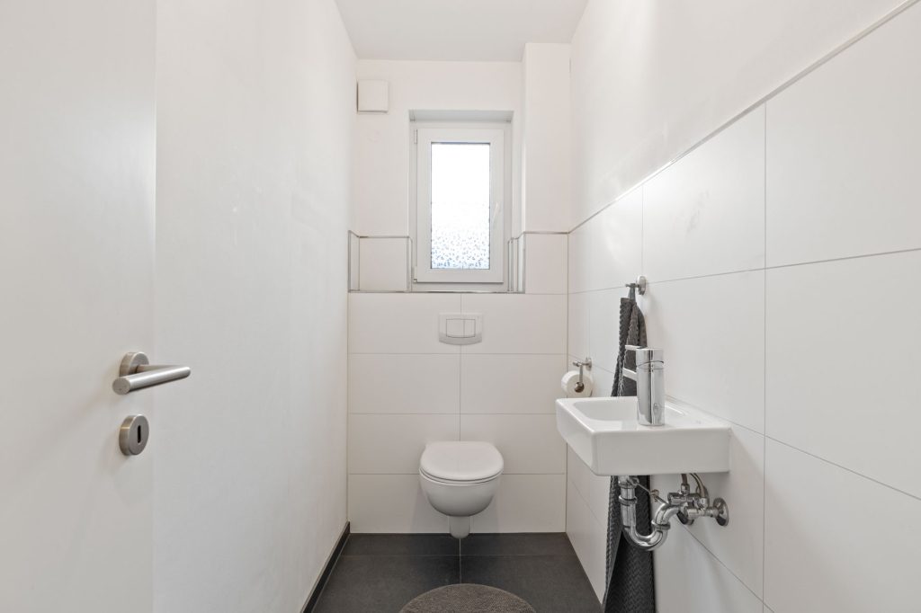 Gütelhöfer Immobilien - Immobilienangebot - Swisttal / Heimerzheim - Alle - NEUER PREIS! Energieeffizientes KfW-55-Haus mit Garage, Einbauküche, Sauna und Pool in Heimerzheim