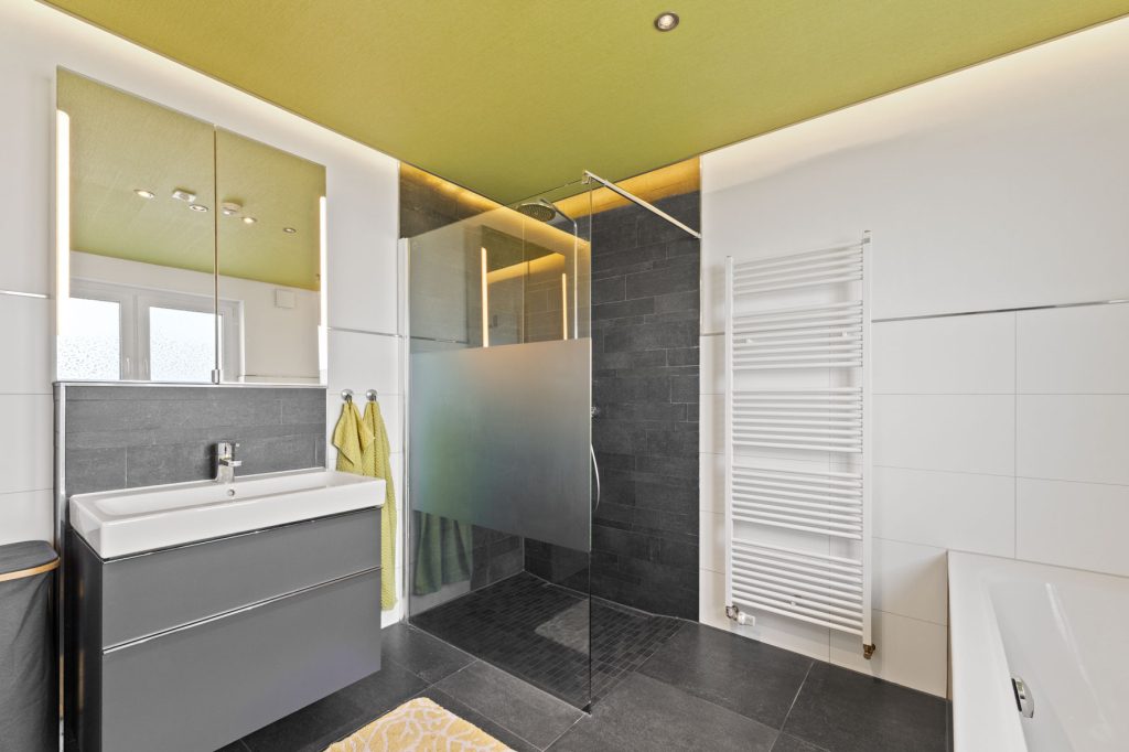 Gütelhöfer Immobilien - Immobilienangebot - Swisttal / Heimerzheim - Alle - NEUER PREIS! Energieeffizientes KfW-55-Haus mit Garage, Einbauküche, Sauna und Pool in Heimerzheim