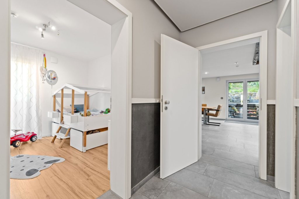 Gütelhöfer Immobilien - Immobilienangebot - Swisttal / Heimerzheim - Alle - NEUER PREIS! Energieeffizientes KfW-55-Haus mit Garage, Einbauküche, Sauna und Pool in Heimerzheim