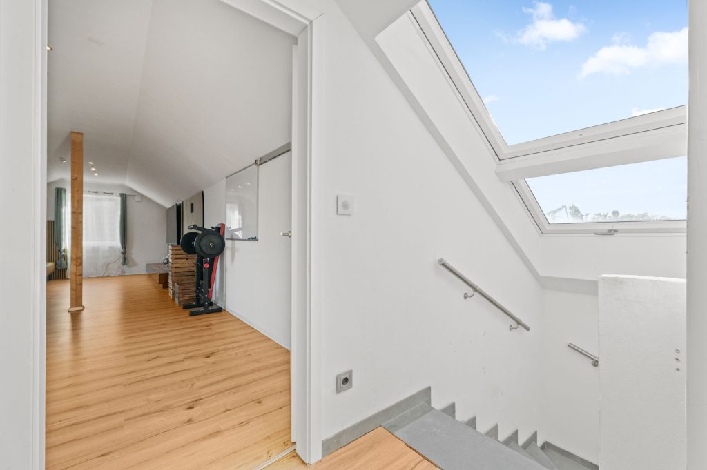 Gütelhöfer Immobilien - Immobilienangebot - Swisttal / Heimerzheim - Alle - NEUER PREIS! Energieeffizientes KfW-55-Haus mit Garage, Einbauküche, Sauna und Pool in Heimerzheim