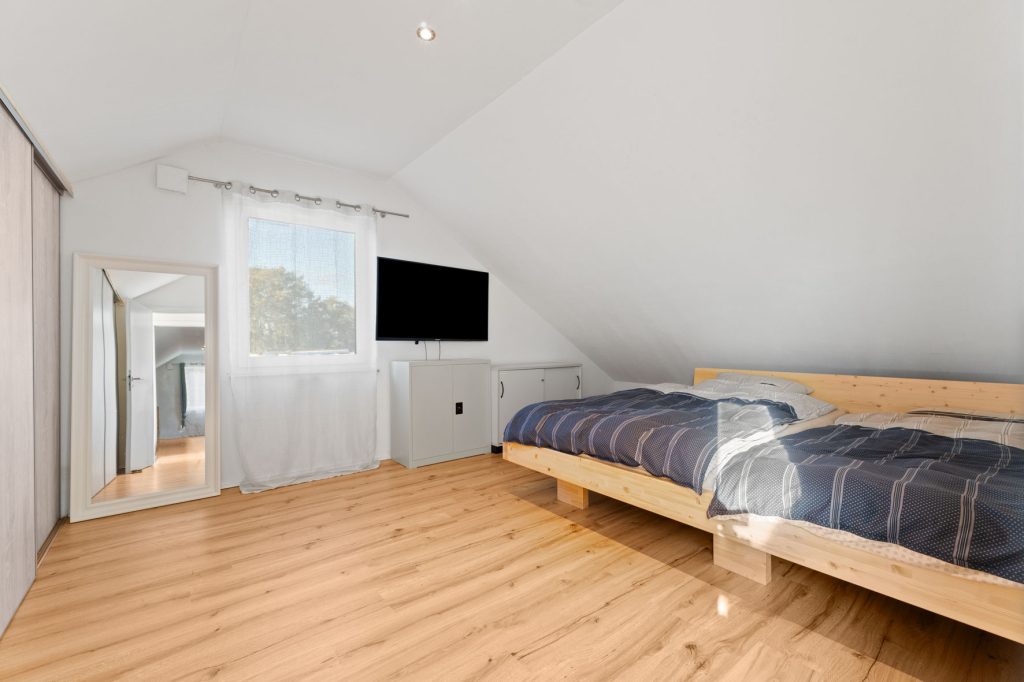 Gütelhöfer Immobilien - Immobilienangebot - Swisttal / Heimerzheim - Alle - NEUER PREIS! Energieeffizientes KfW-55-Haus mit Garage, Einbauküche, Sauna und Pool in Heimerzheim