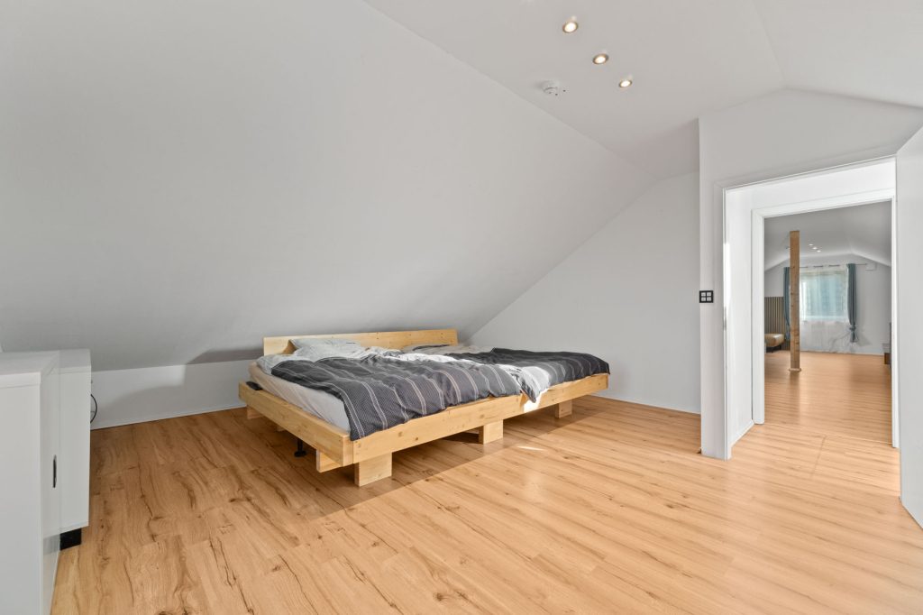 Gütelhöfer Immobilien - Immobilienangebot - Swisttal / Heimerzheim - Alle - NEUER PREIS! Energieeffizientes KfW-55-Haus mit Garage, Einbauküche, Sauna und Pool in Heimerzheim