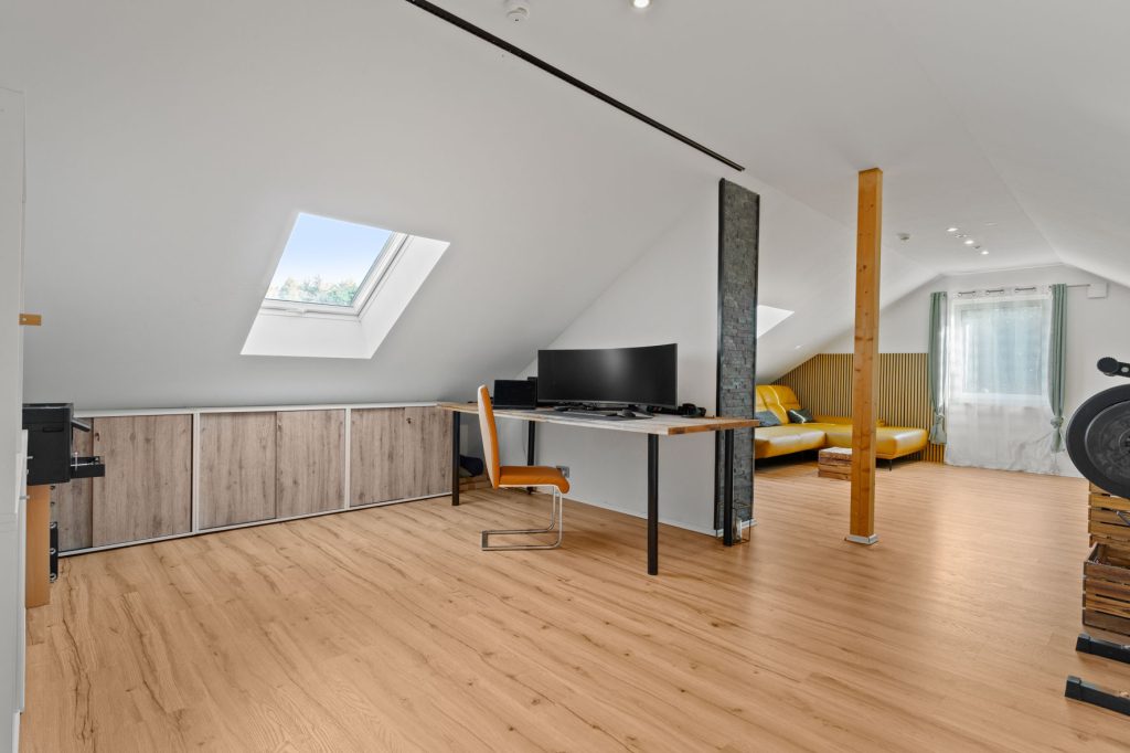Gütelhöfer Immobilien - Immobilienangebot - Swisttal / Heimerzheim - Alle - NEUER PREIS! Energieeffizientes KfW-55-Haus mit Garage, Einbauküche, Sauna und Pool in Heimerzheim