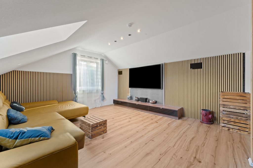 Gütelhöfer Immobilien - Immobilienangebot - Swisttal / Heimerzheim - Alle - NEUER PREIS! Energieeffizientes KfW-55-Haus mit Garage, Einbauküche, Sauna und Pool in Heimerzheim