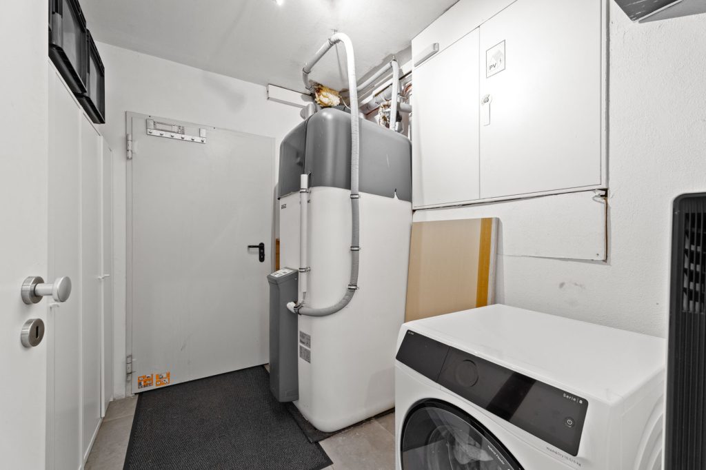 Gütelhöfer Immobilien - Immobilienangebot - Swisttal / Heimerzheim - Alle - NEUER PREIS! Energieeffizientes KfW-55-Haus mit Garage, Einbauküche, Sauna und Pool in Heimerzheim