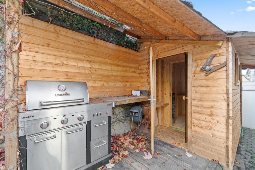 Gütelhöfer Immobilien - Immobilienangebot - Swisttal / Heimerzheim - Alle - NEUER PREIS! Energieeffizientes KfW-55-Haus mit Garage, Einbauküche, Sauna und Pool in Heimerzheim