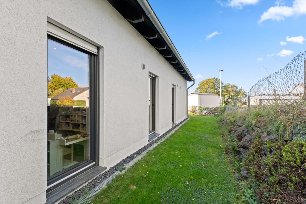 Gütelhöfer Immobilien - Immobilienangebot - Swisttal / Heimerzheim - Alle - NEUER PREIS! Energieeffizientes KfW-55-Haus mit Garage, Einbauküche, Sauna und Pool in Heimerzheim