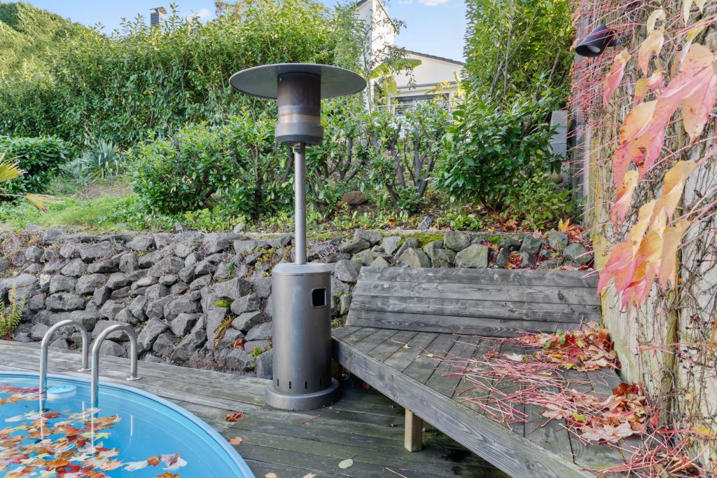 Gütelhöfer Immobilien - Immobilienangebot - Swisttal / Heimerzheim - Alle - NEUER PREIS! Energieeffizientes KfW-55-Haus mit Garage, Einbauküche, Sauna und Pool in Heimerzheim