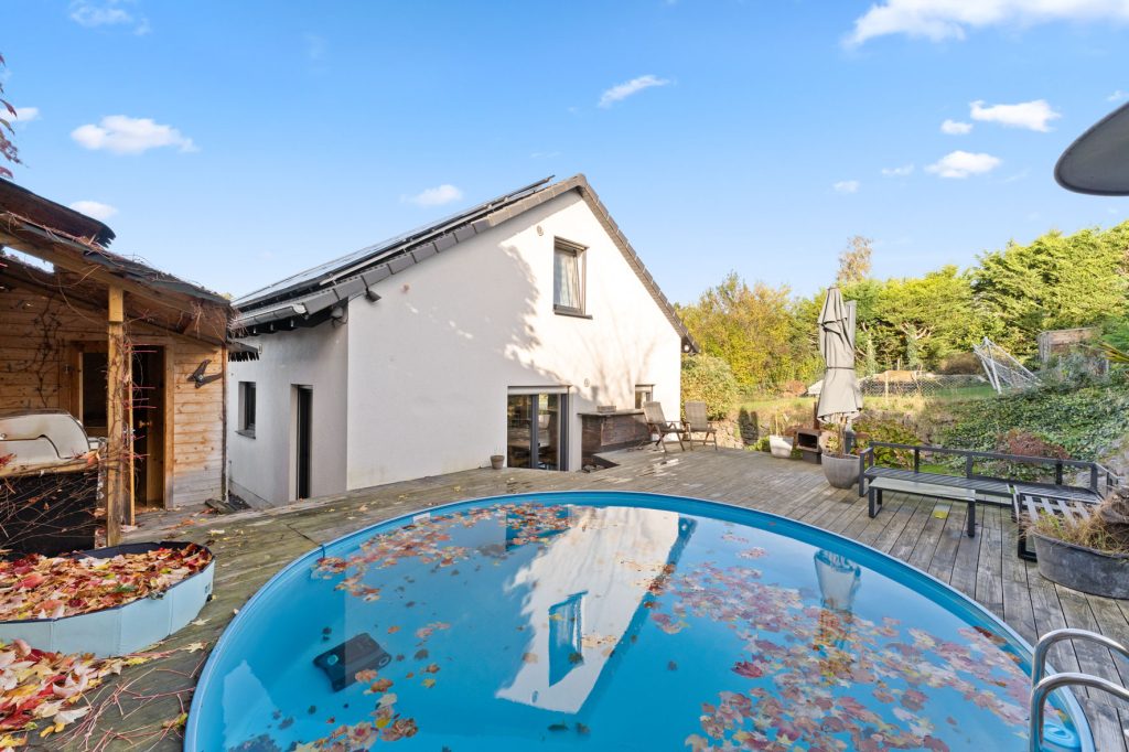 Gütelhöfer Immobilien - Immobilienangebot - Swisttal / Heimerzheim - Alle - NEUER PREIS! Energieeffizientes KfW-55-Haus mit Garage, Einbauküche, Sauna und Pool in Heimerzheim
