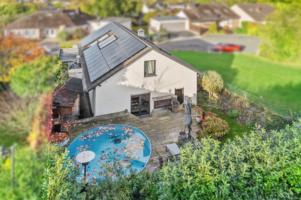 Gütelhöfer Immobilien - Immobilienangebot - Swisttal / Heimerzheim - Alle - NEUER PREIS! Energieeffizientes KfW-55-Haus mit Garage, Einbauküche, Sauna und Pool in Heimerzheim