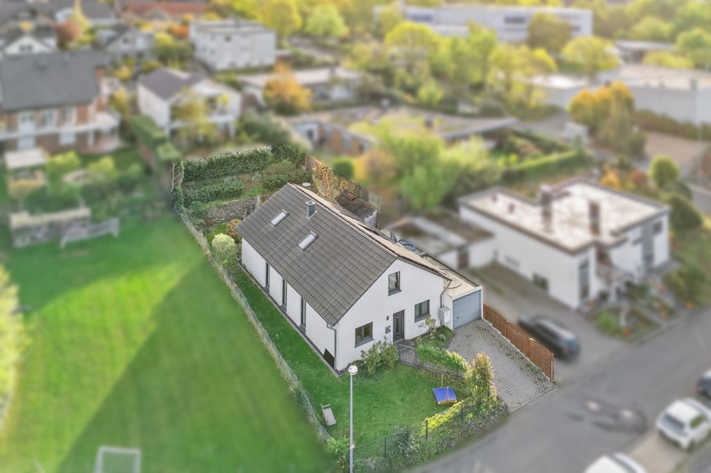 Gütelhöfer Immobilien - Immobilienangebot - Swisttal / Heimerzheim - Alle - NEUER PREIS! Energieeffizientes KfW-55-Haus mit Garage, Einbauküche, Sauna und Pool in Heimerzheim