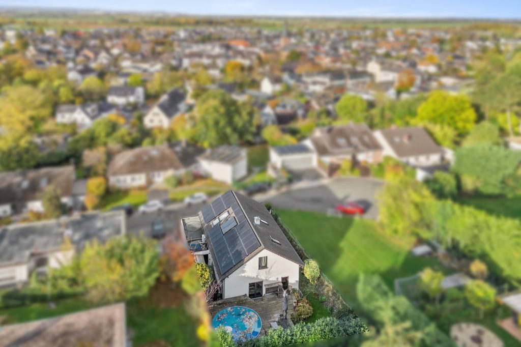 Gütelhöfer Immobilien - Immobilienangebot - Swisttal / Heimerzheim - Alle - NEUER PREIS! Energieeffizientes KfW-55-Haus mit Garage, Einbauküche, Sauna und Pool in Heimerzheim