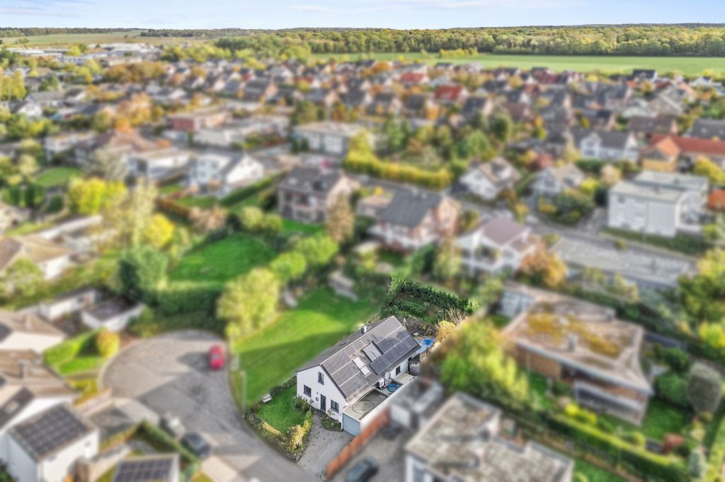 Gütelhöfer Immobilien - Immobilienangebot - Swisttal / Heimerzheim - Alle - NEUER PREIS! Energieeffizientes KfW-55-Haus mit Garage, Einbauküche, Sauna und Pool in Heimerzheim