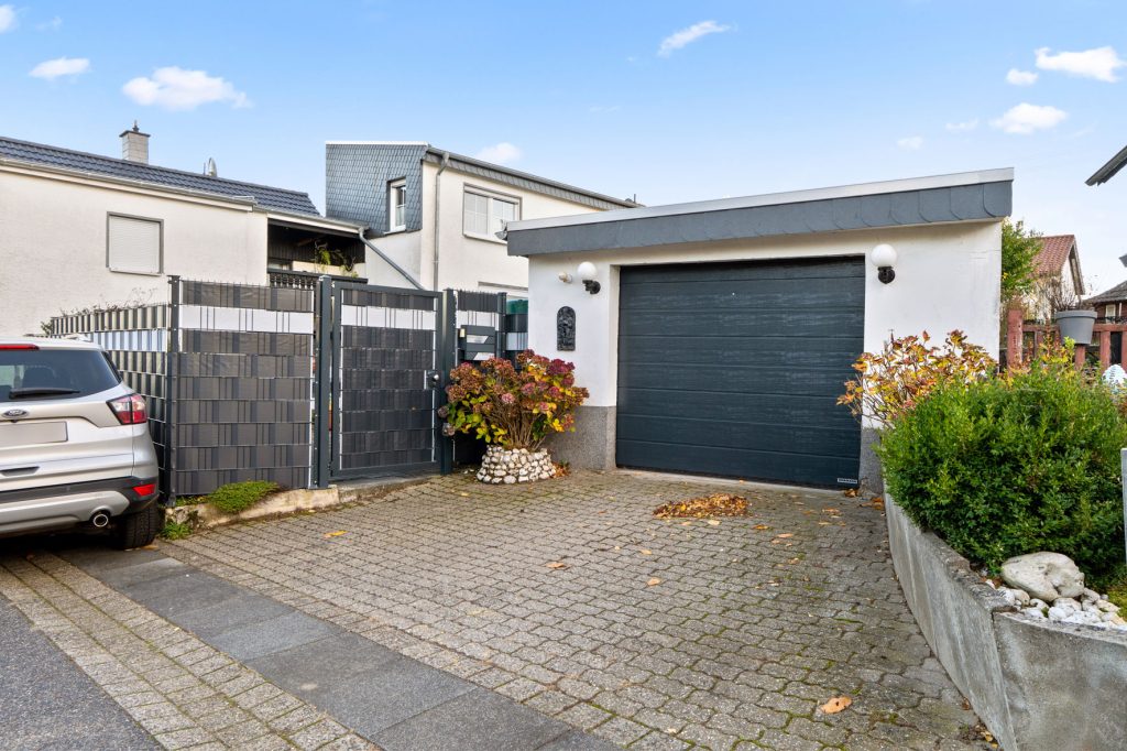 Gütelhöfer Immobilien - Immobilienangebot - Rheinbach / Merzbach - Alle - Zwei auf einen Streich! Zwei modernisierte Einfamilienhäuser mit Garten und Garage in Merzbach