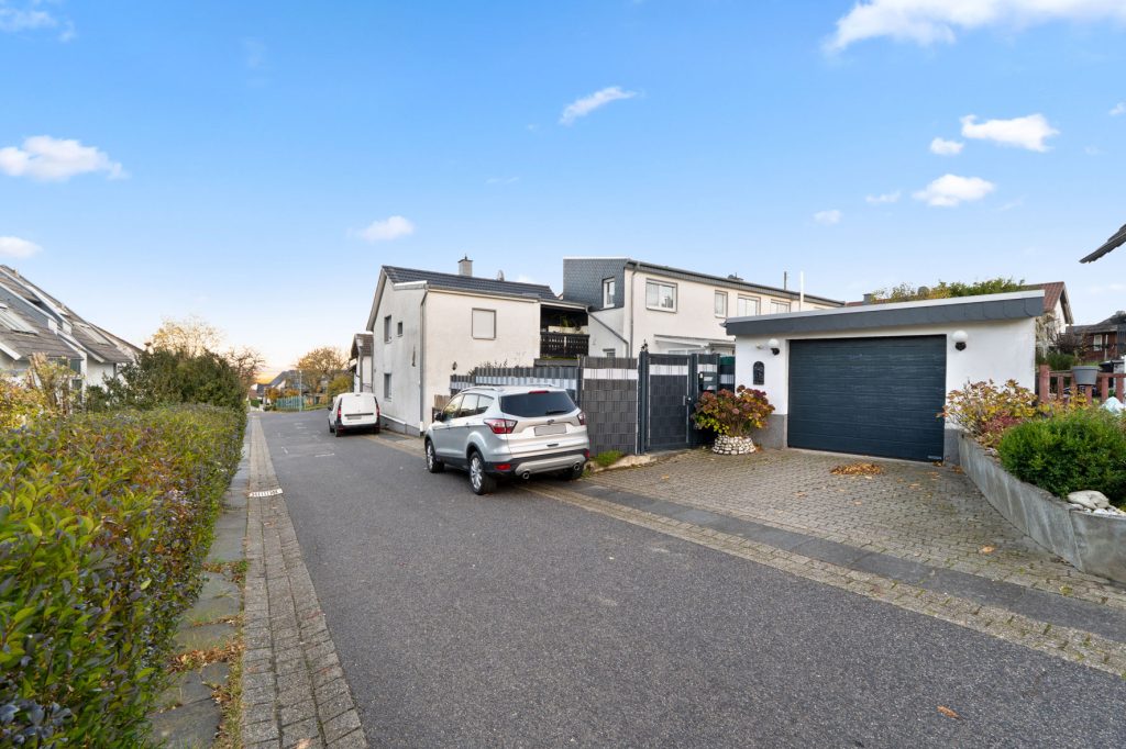 Gütelhöfer Immobilien - Immobilienangebot - Rheinbach / Merzbach - Alle - Zwei auf einen Streich! Zwei modernisierte Einfamilienhäuser mit Garten und Garage in Merzbach