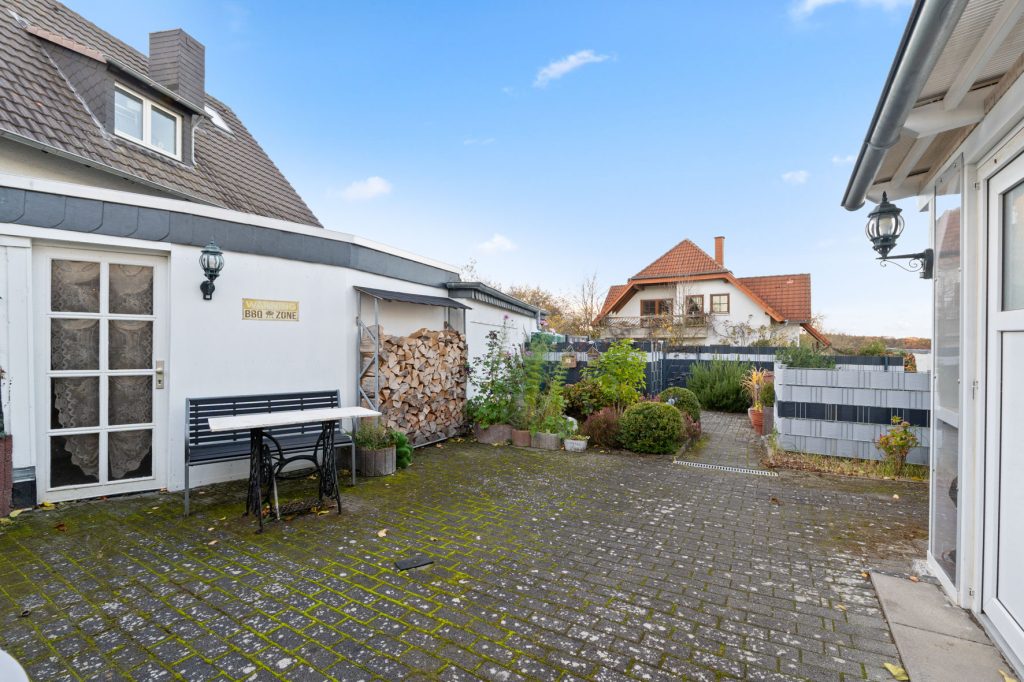 Gütelhöfer Immobilien - Immobilienangebot - Rheinbach / Merzbach - Alle - Zwei auf einen Streich! Zwei modernisierte Einfamilienhäuser mit Garten und Garage in Merzbach