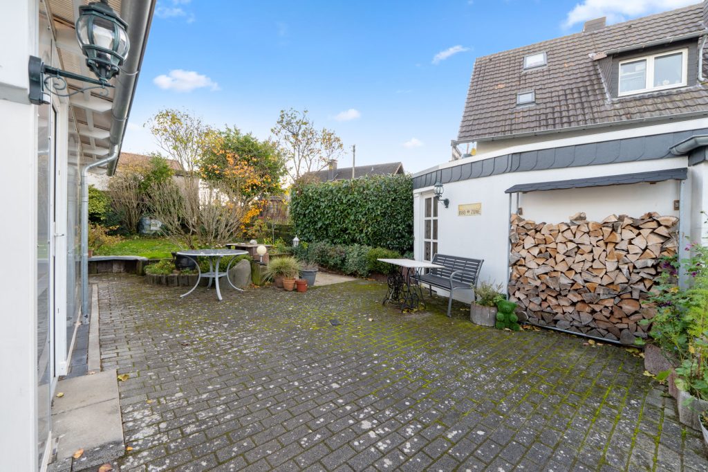 Gütelhöfer Immobilien - Immobilienangebot - Rheinbach / Merzbach - Alle - Zwei auf einen Streich! Zwei modernisierte Einfamilienhäuser mit Garten und Garage in Merzbach