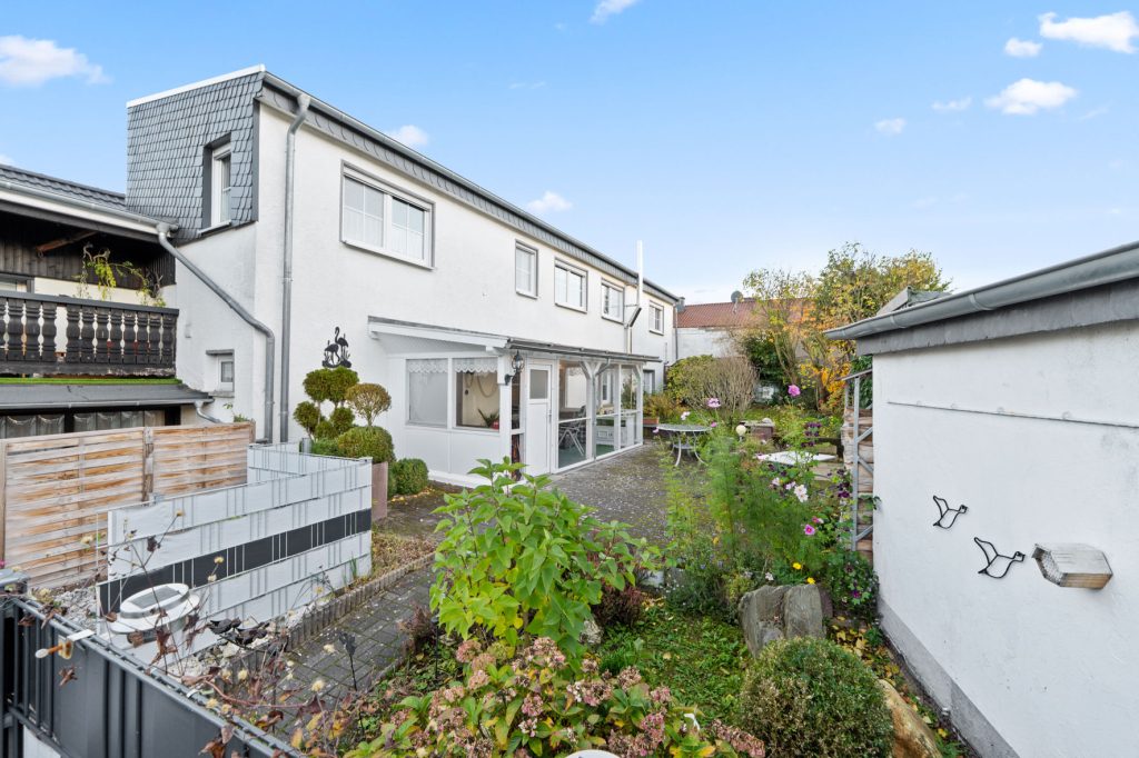 Gütelhöfer Immobilien - Immobilienangebot - Rheinbach / Merzbach - Alle - Zwei auf einen Streich! Zwei modernisierte Einfamilienhäuser mit Garten und Garage in Merzbach