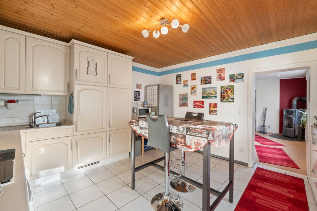 Gütelhöfer Immobilien - Immobilienangebot - Rheinbach / Merzbach - Alle - Zwei auf einen Streich! Zwei modernisierte Einfamilienhäuser mit Garten und Garage in Merzbach