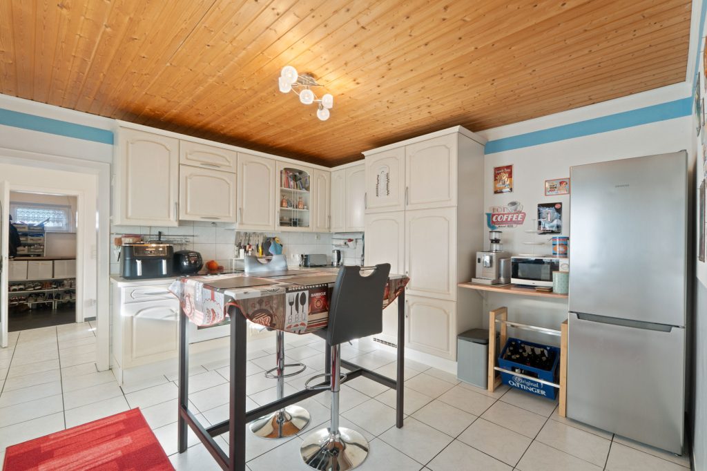 Gütelhöfer Immobilien - Immobilienangebot - Rheinbach / Merzbach - Alle - Zwei auf einen Streich! Zwei modernisierte Einfamilienhäuser mit Garten und Garage in Merzbach