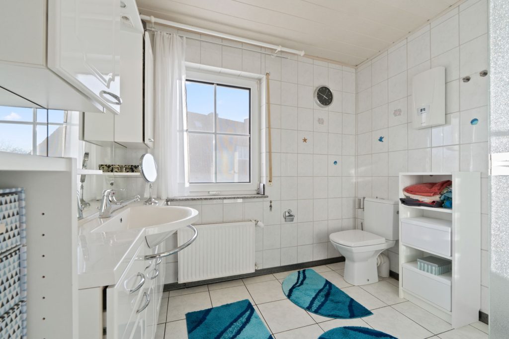 Gütelhöfer Immobilien - Immobilienangebot - Rheinbach / Merzbach - Alle - Zwei auf einen Streich! Zwei modernisierte Einfamilienhäuser mit Garten und Garage in Merzbach