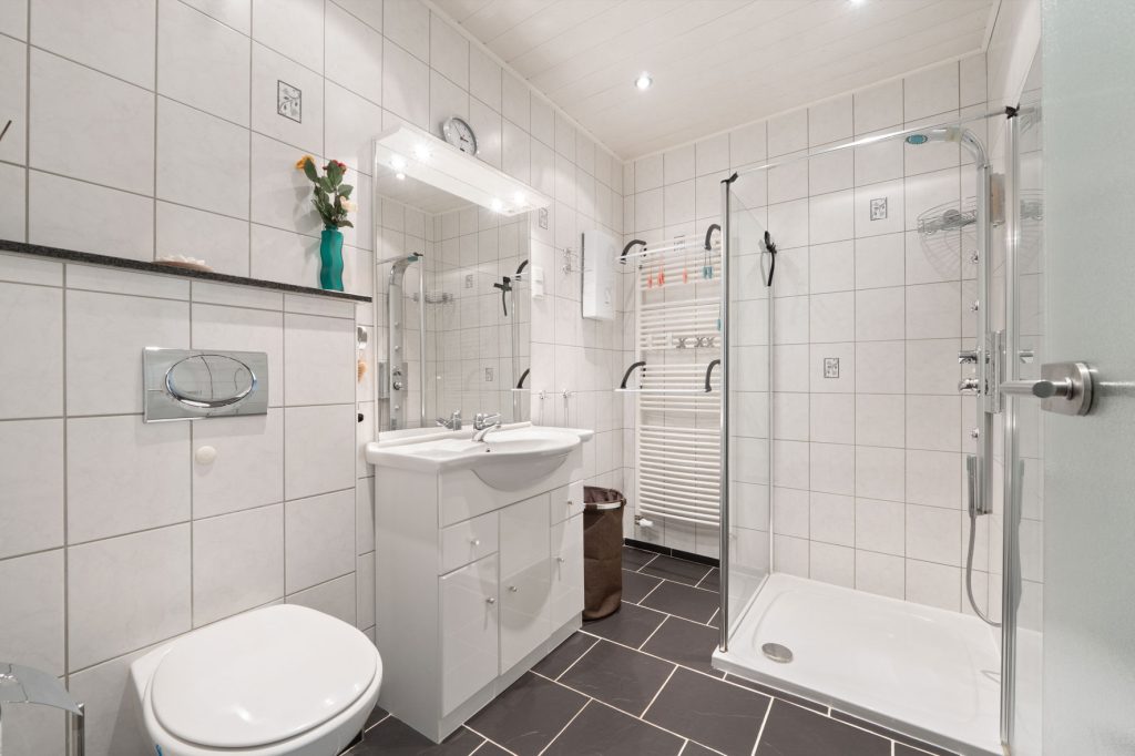 Gütelhöfer Immobilien - Immobilienangebot - Rheinbach / Merzbach - Alle - Zwei auf einen Streich! Zwei modernisierte Einfamilienhäuser mit Garten und Garage in Merzbach