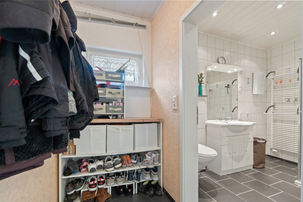 Gütelhöfer Immobilien - Immobilienangebot - Rheinbach / Merzbach - Alle - Zwei auf einen Streich! Zwei modernisierte Einfamilienhäuser mit Garten und Garage in Merzbach
