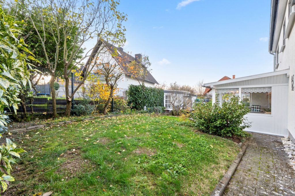 Gütelhöfer Immobilien - Immobilienangebot - Rheinbach / Merzbach - Alle - Zwei auf einen Streich! Zwei modernisierte Einfamilienhäuser mit Garten und Garage in Merzbach