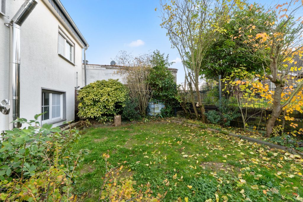 Gütelhöfer Immobilien - Immobilienangebot - Rheinbach / Merzbach - Alle - Zwei auf einen Streich! Zwei modernisierte Einfamilienhäuser mit Garten und Garage in Merzbach