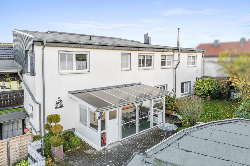 Gütelhöfer Immobilien - Immobilienangebot - Rheinbach / Merzbach - Alle - Zwei auf einen Streich! Zwei modernisierte Einfamilienhäuser mit Garten und Garage in Merzbach