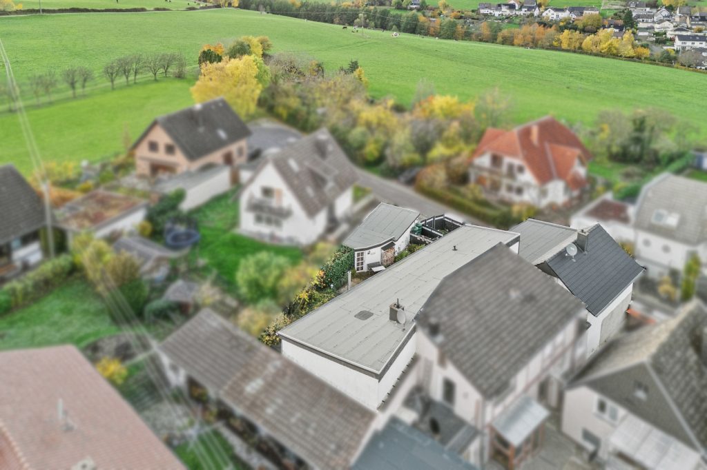Gütelhöfer Immobilien - Immobilienangebot - Rheinbach / Merzbach - Alle - Zwei auf einen Streich! Zwei modernisierte Einfamilienhäuser mit Garten und Garage in Merzbach