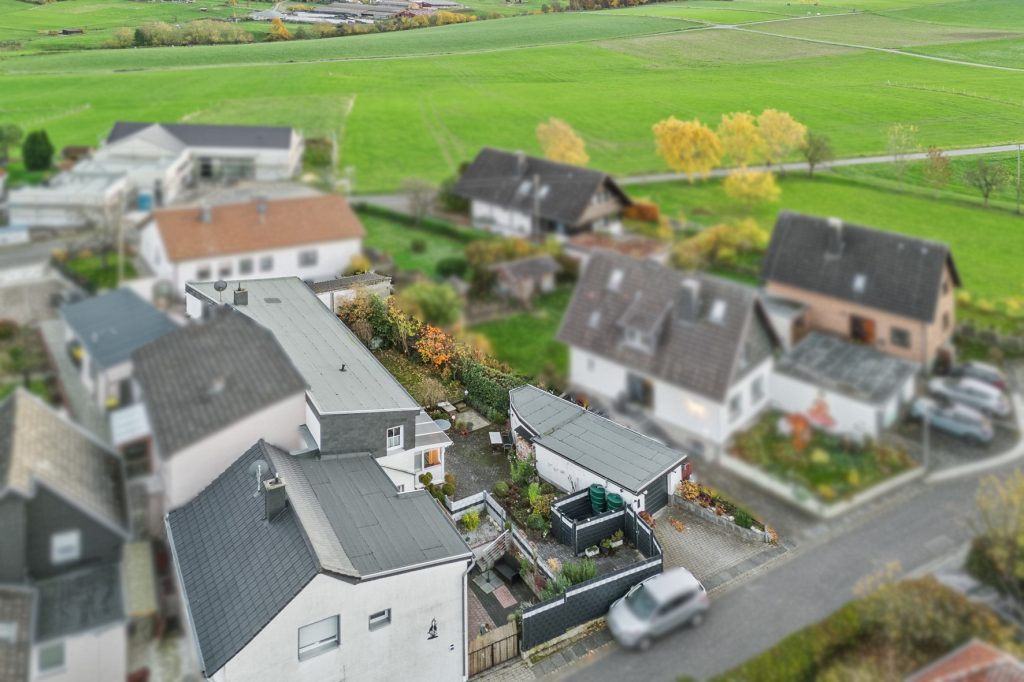 Gütelhöfer Immobilien - Immobilienangebot - Rheinbach / Merzbach - Alle - Zwei auf einen Streich! Zwei modernisierte Einfamilienhäuser mit Garten und Garage in Merzbach